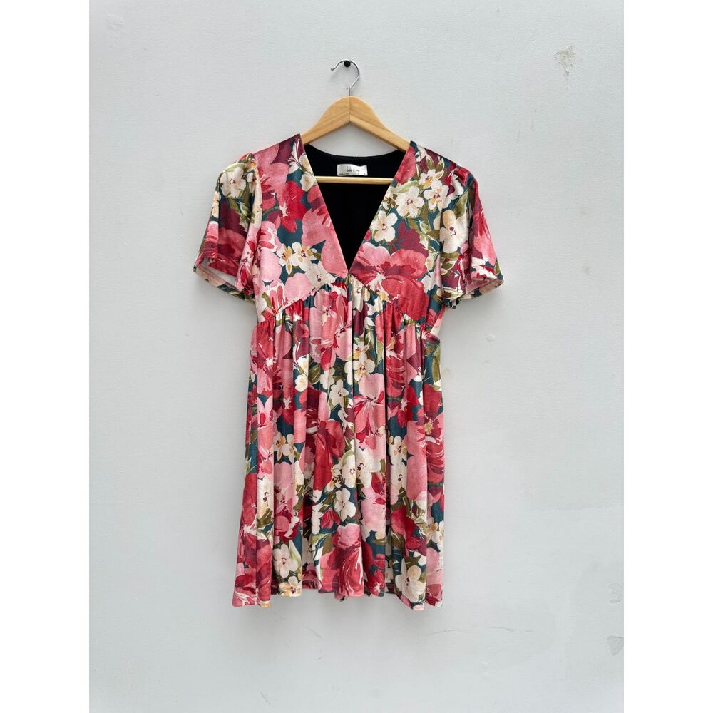 Sadie & Sage Pink Floral Velvet Babydoll Dress Size M Deep V-Neck Flutter Sleeve